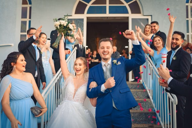 Wedding guest uploads photos digitally